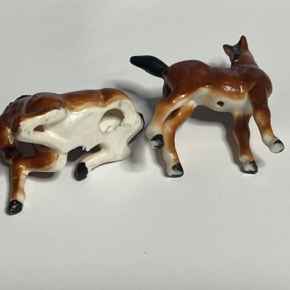 VTG TWO Miniature Horses Porcelain Figurines Glossy Brown Black Standing Sitting - Picture 7 of 15